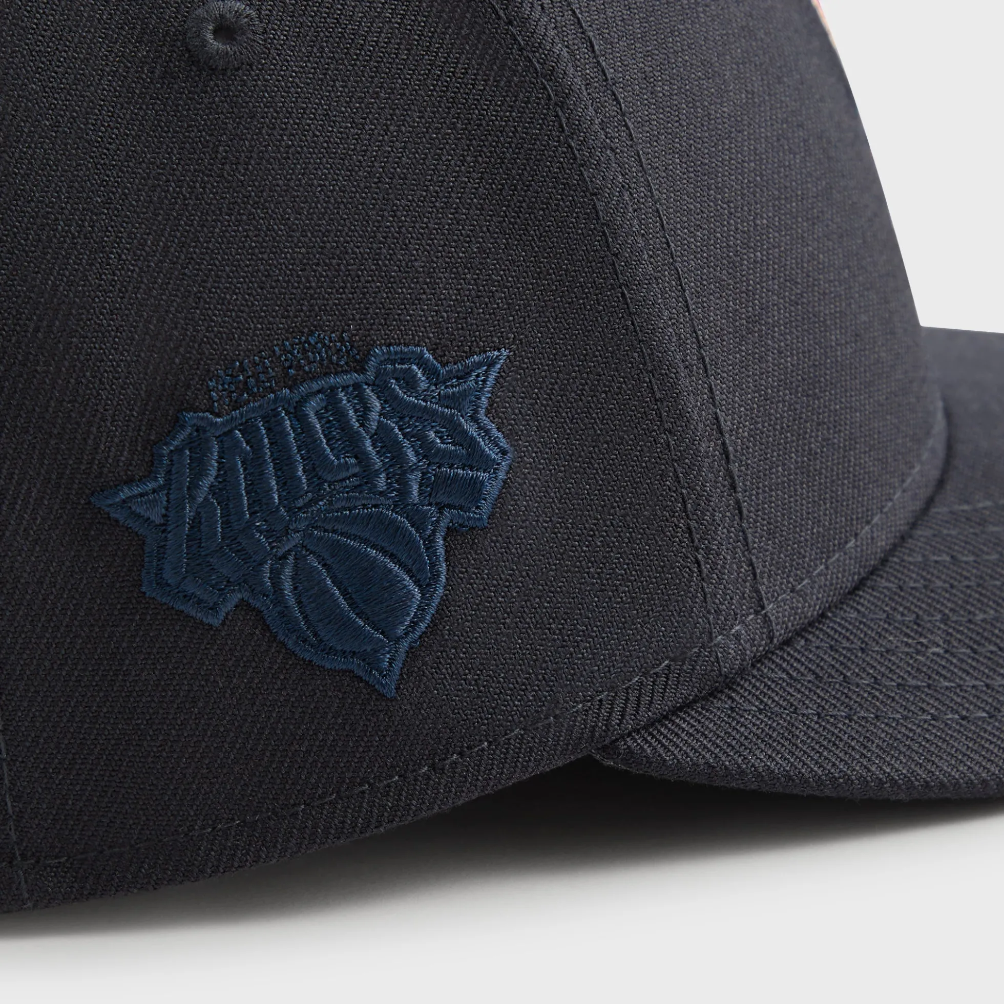 Casquette ajustée Kith & New Era 59FIFTY à profil bas pour les New York Knicks