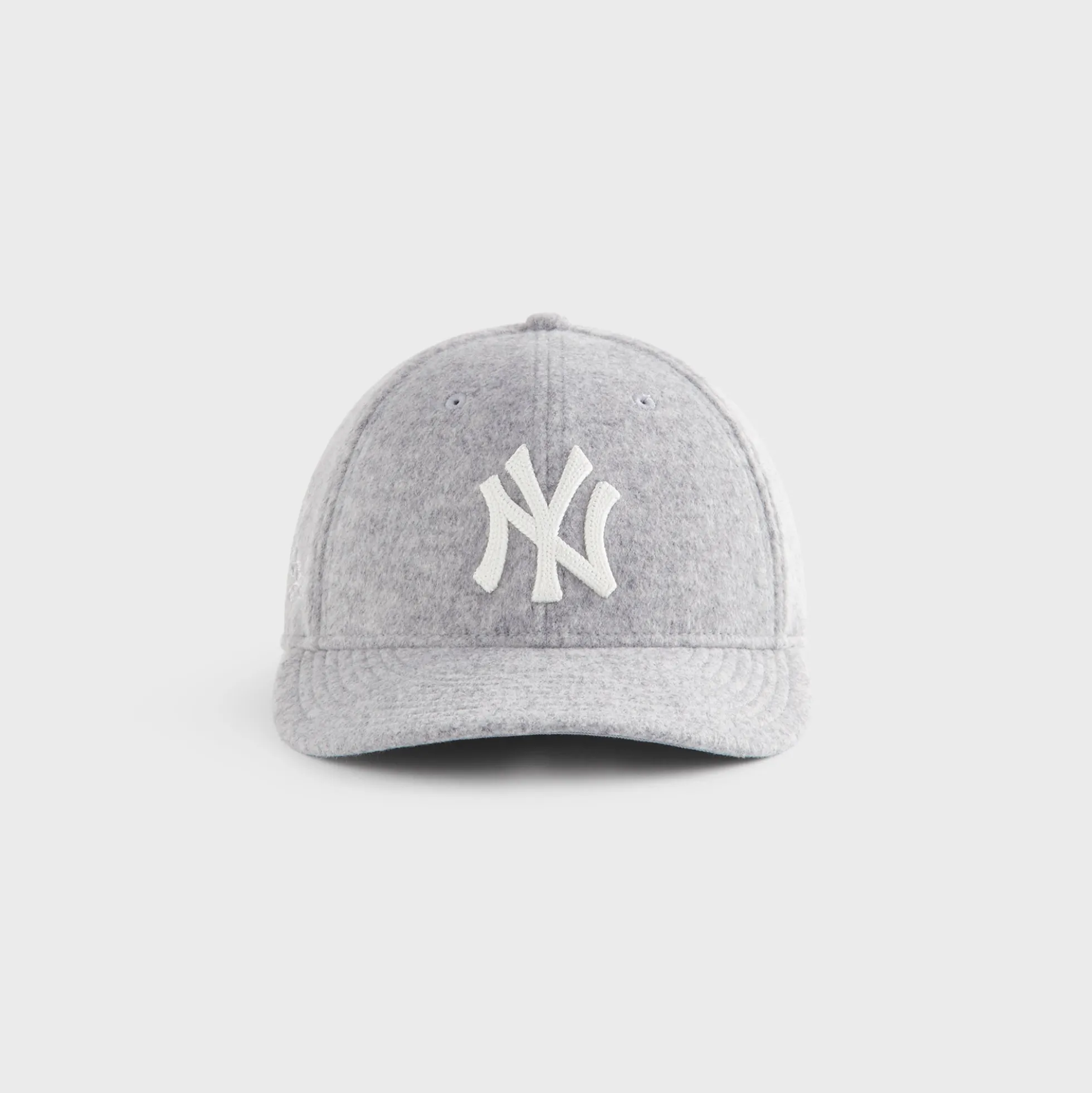 Casquette ajustée Kith & New Era pour les Yankees de New York, modèle 59Fifty en jersey brossé, profil bas, gris chiné moyen