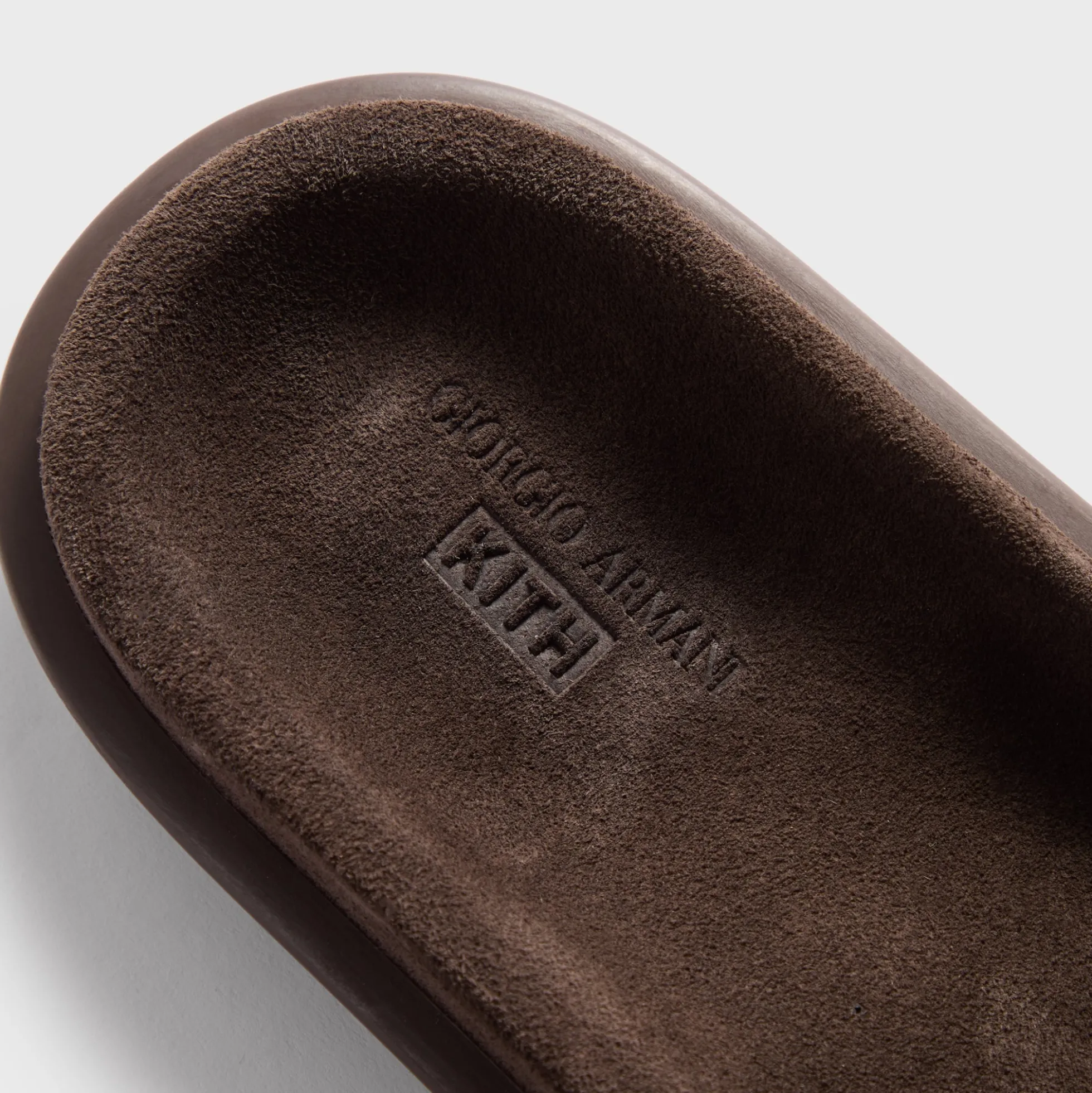 Claquettes en daim Giorgio Armani & Kith