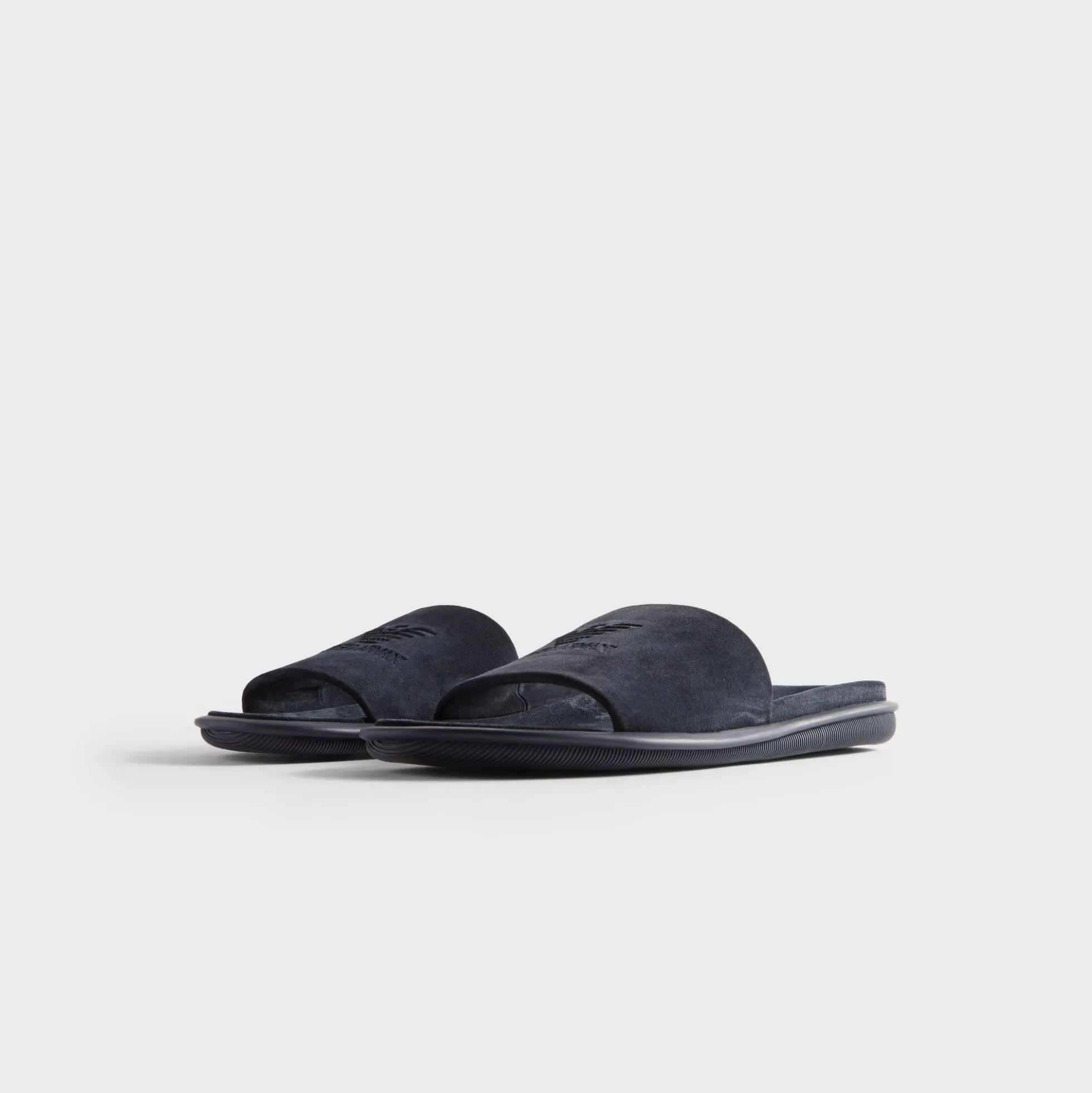 Claquettes en daim Giorgio Armani & Kith