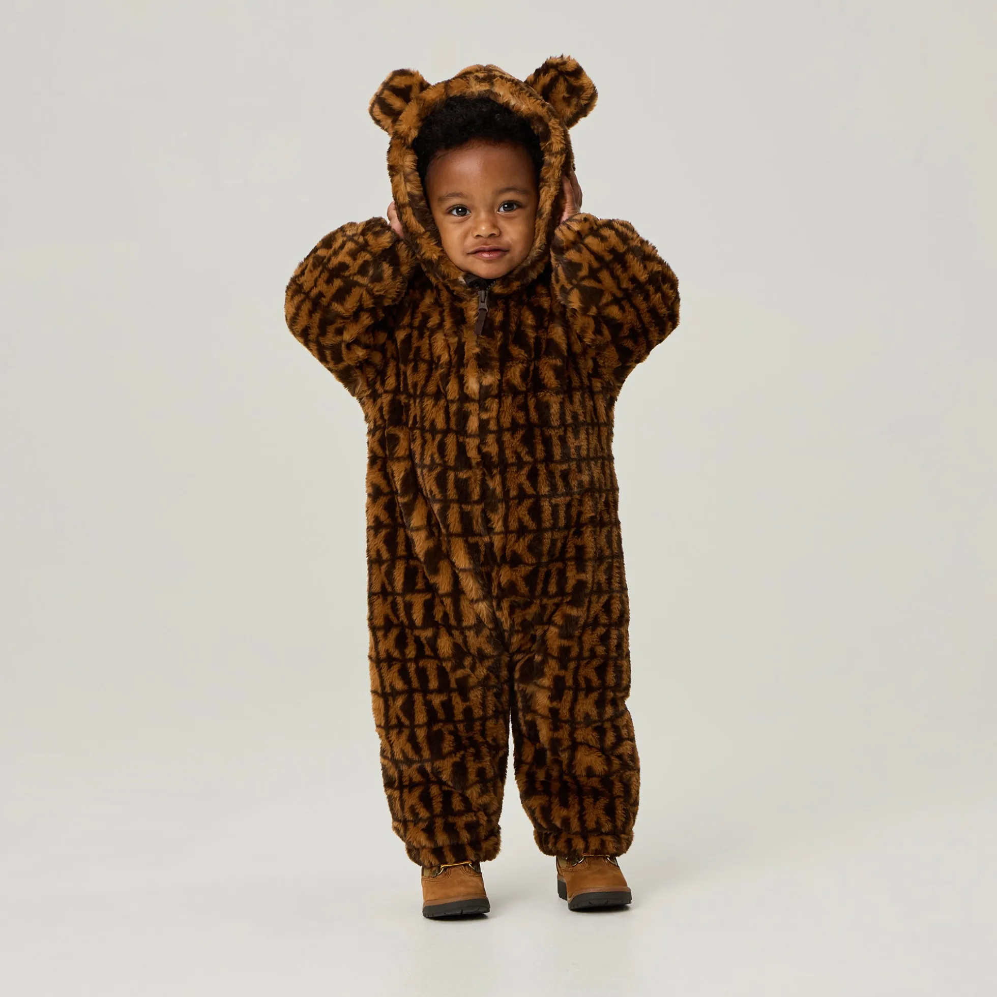 Combinaison bébé Kith en fausse fourrure monogrammée Teddy