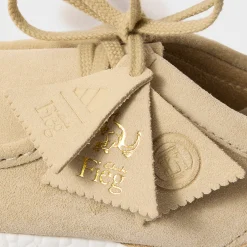 La Wallabee de la 8e Rue par Ronnie Fieg pour adidas Originals et Clarks Originals Ultraboost