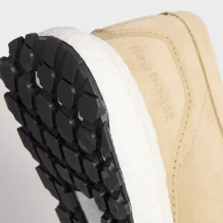 La Wallabee de la 8e Rue par Ronnie Fieg pour adidas Originals et Clarks Originals Ultraboost