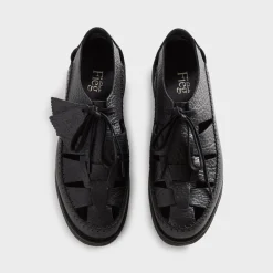 8th St par Ronnie Fieg pour Clarks Originals Ridgevale