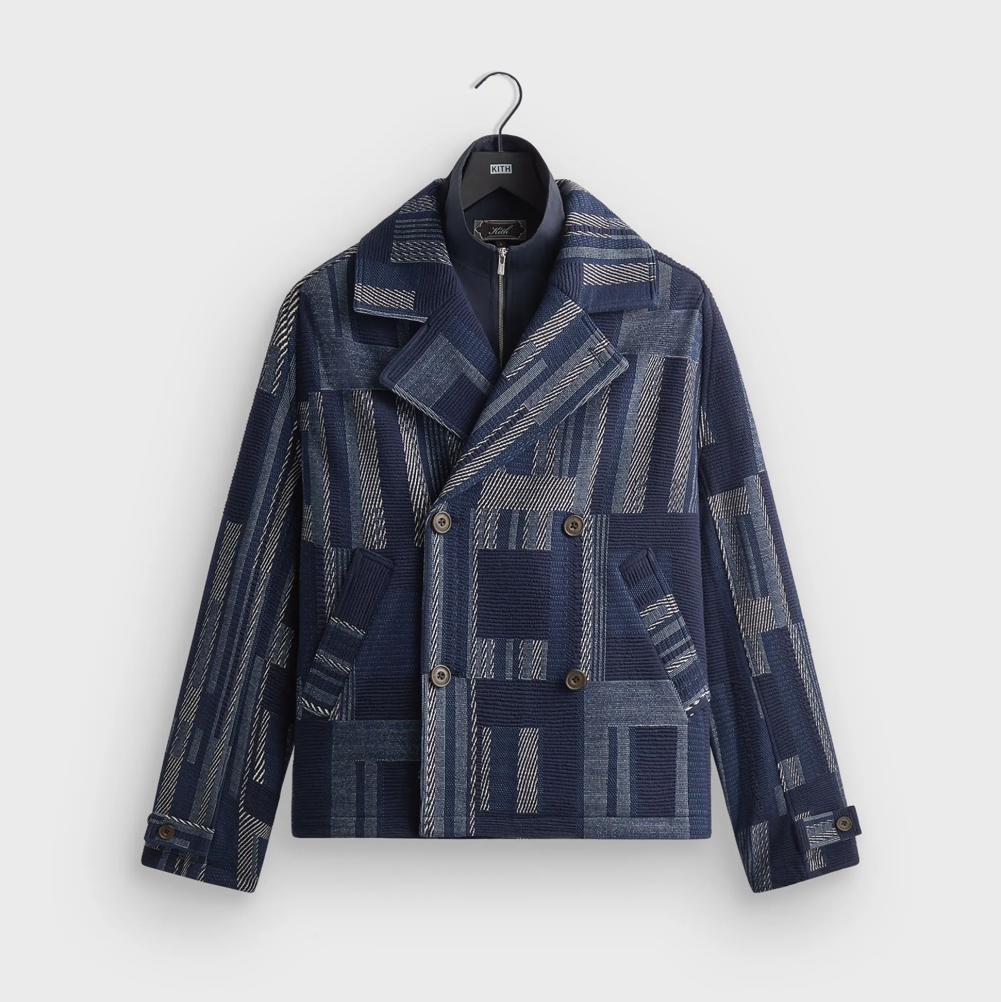Trench-coat court Kith Everett