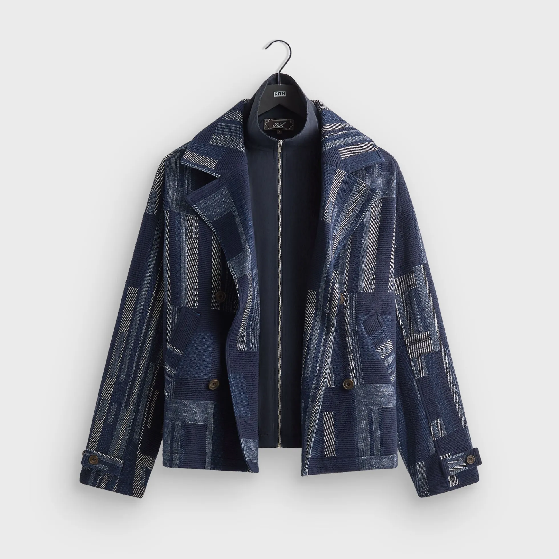 Trench-coat court Kith Everett