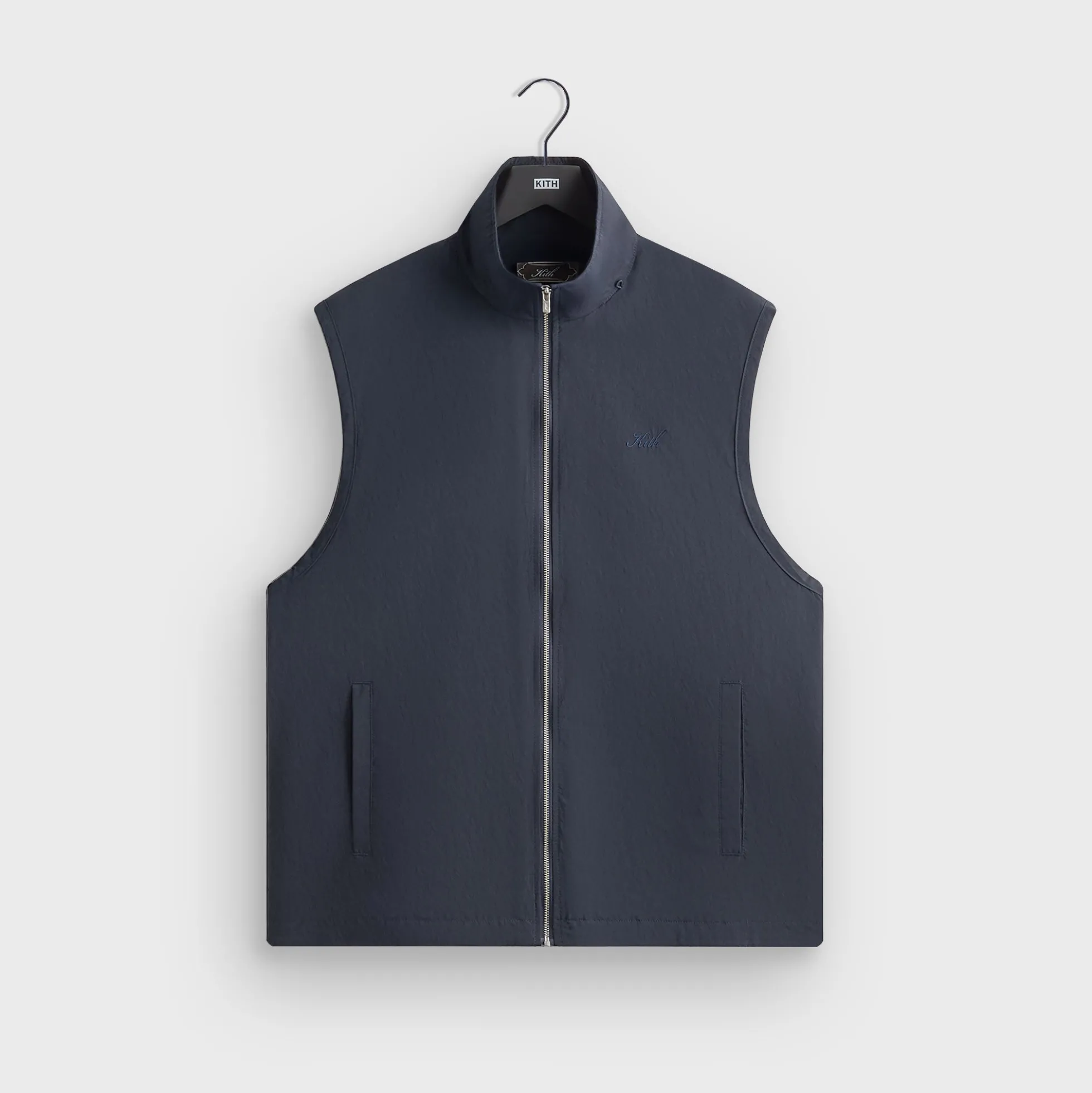 Trench-coat court Kith Everett