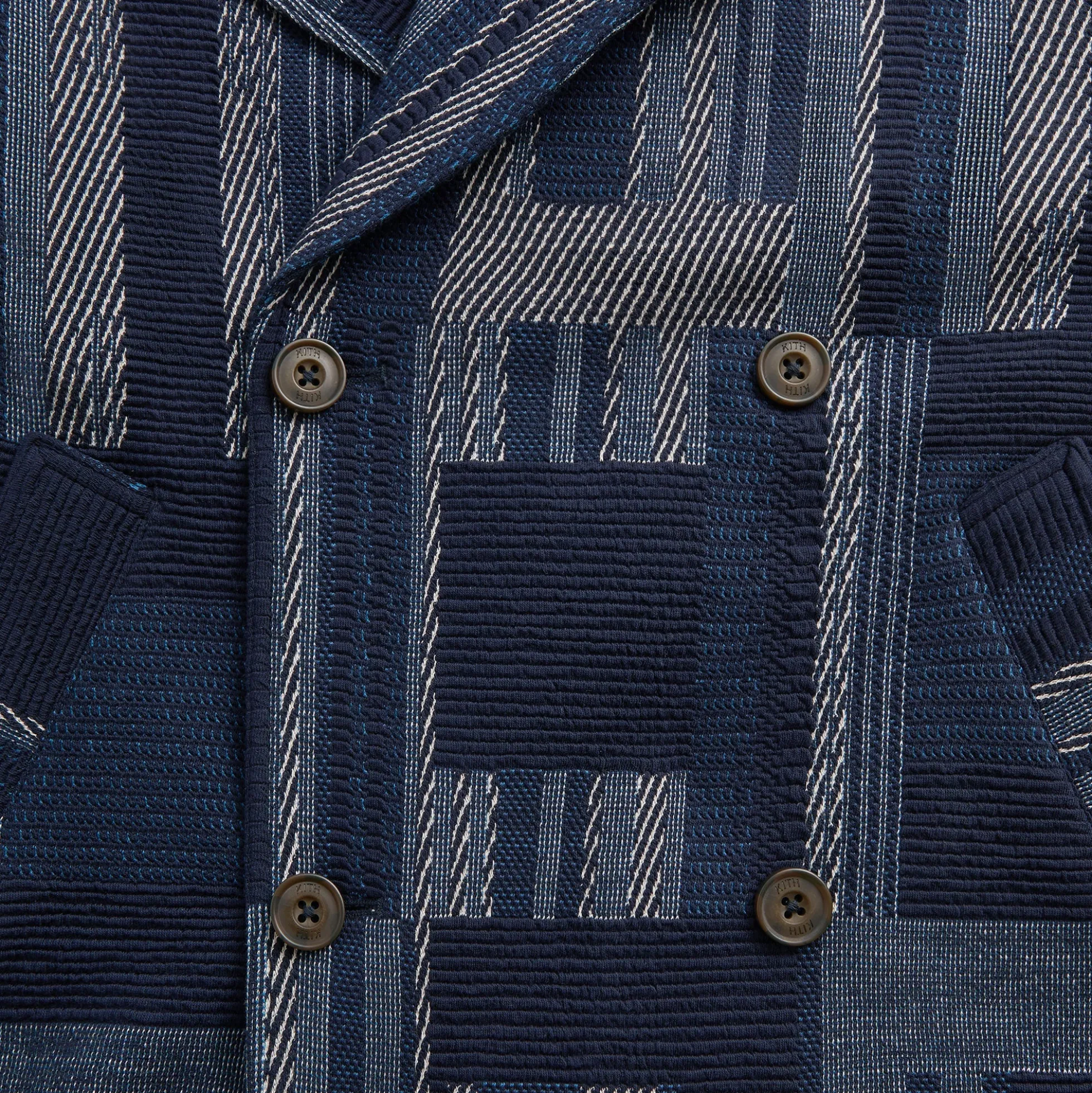 Trench-coat court Kith Everett