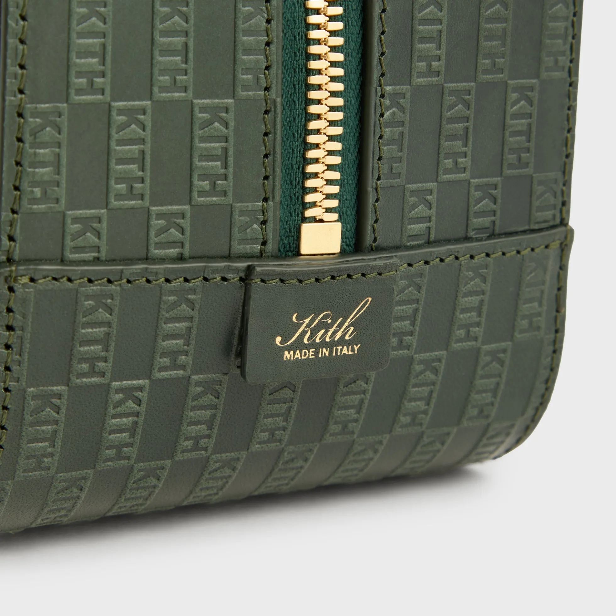 Trousse de toilette en cuir monogrammé Kith