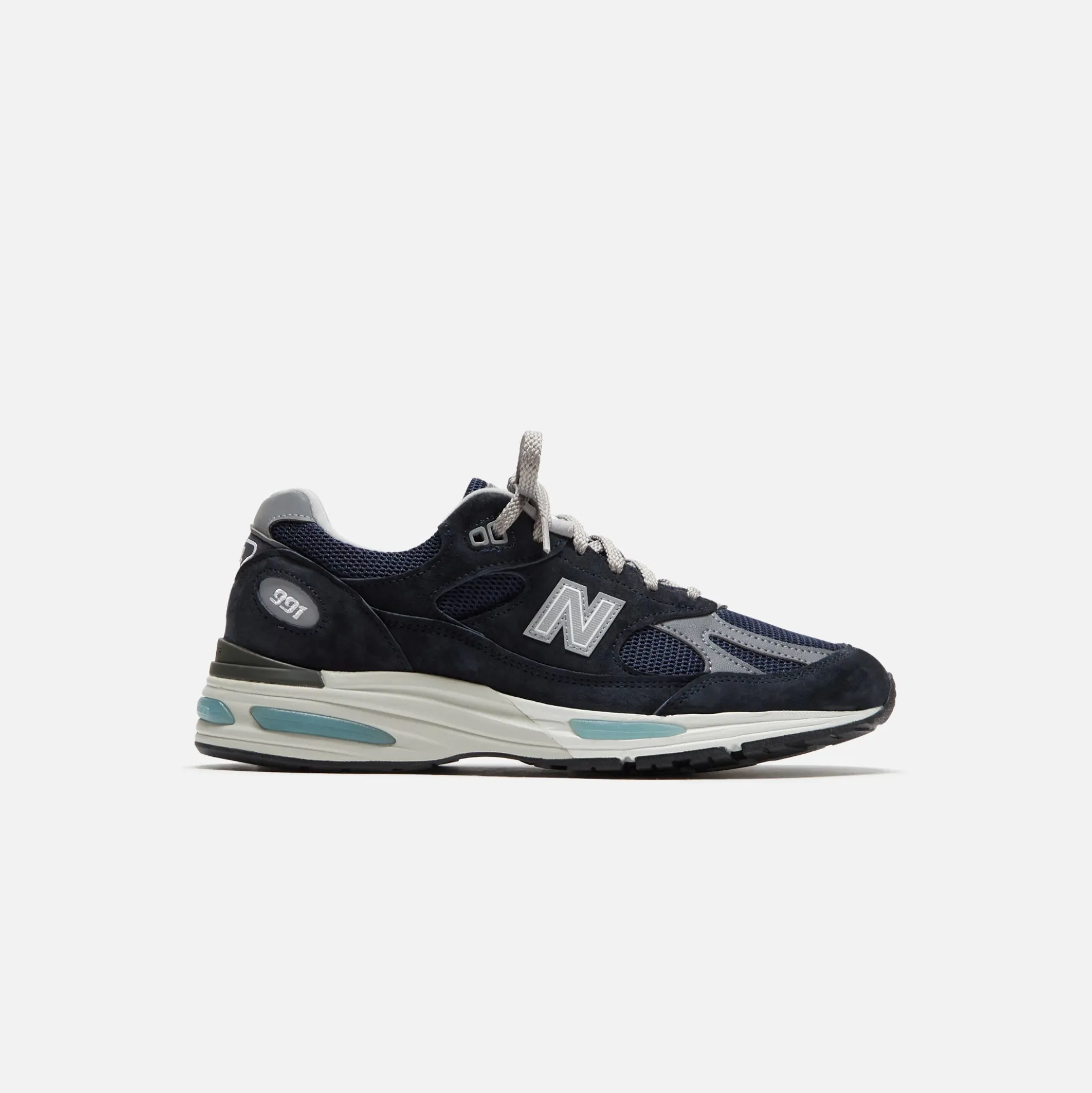 991v2, fabriquée au Royaume-Uni, bleu marine